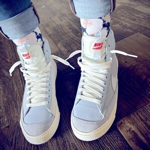 Youth Size 5.5 Nike Blazer Mid 77